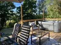 Parkman Pad: hot tub, wood stove by Montague breweries Captain Nate's Murray Islands Adventures 주변 호텔