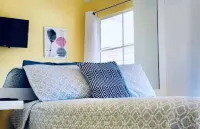 Cozy 2-bedroom condo with AC and WiFi in amazing Jaco, 300m from the ocean Hotels in 