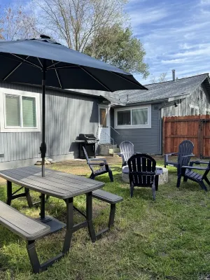 Newly renovated home walkable to Downtown/Restaurants/Park Hotels near Administrative Business Office - Mendocino County Library