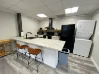 Updated spacious 2 br Flat