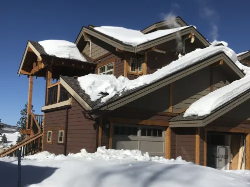 Gorgeous luxury top floor condo! Stunning Mountain Views! Private decks! Garage