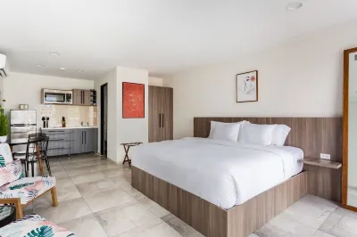 Rooftop Pool w/Lounge Area-Studio Sleeps 2 #U4