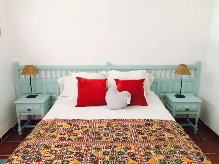 Charming bungalow located on the edge of the beach Отели рядом с достопримечательностью «Aquarium Costa De Almeria»