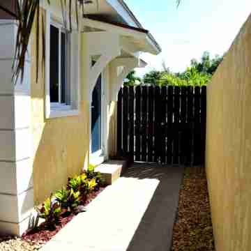 Beautiful 1 Bed 1 Bath Apartment with pool and with walking distance to beach Hotel Exterior