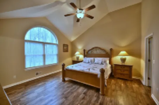 Captivating And Roomy Newly Renovated Family Home Hotels in Coolbaugh Township