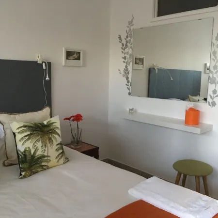 Comfortable, sunny & cozy near the beach and close to Lisbon Отели рядом со станцией Monte Estoril