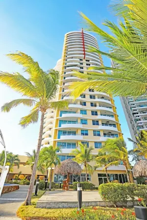 Two Bedroom Beach Front Condo with Amazing Ocean View