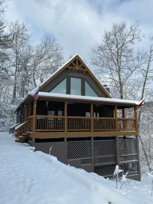 4 Bedroom 3 Bathroom with Covered Porch in Gated Golf Community-HotTub & FirePit