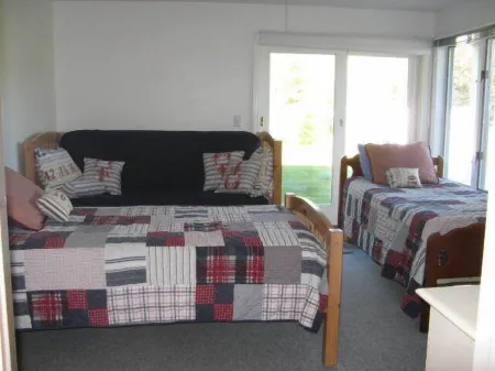 MV Beach Escape - Spacious Katama Beach House. Booking for 2026 Отели в г. Эдгартаун