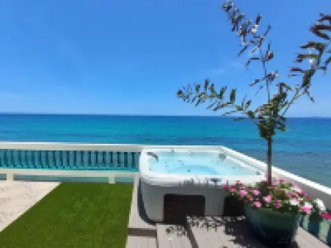 Villa Isabella - Oceanfront - 10 guests - pet friendly - at Stella, Rincón Hoteles en Rincón