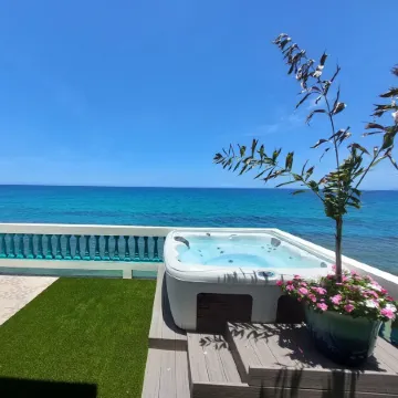 Villa Isabella - Oceanfront - 10 guests - pet friendly - at Stella, Rincón