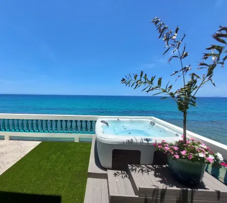 Villa Isabella - Oceanfront - 10 guests - pet friendly - at Stella, Rincón