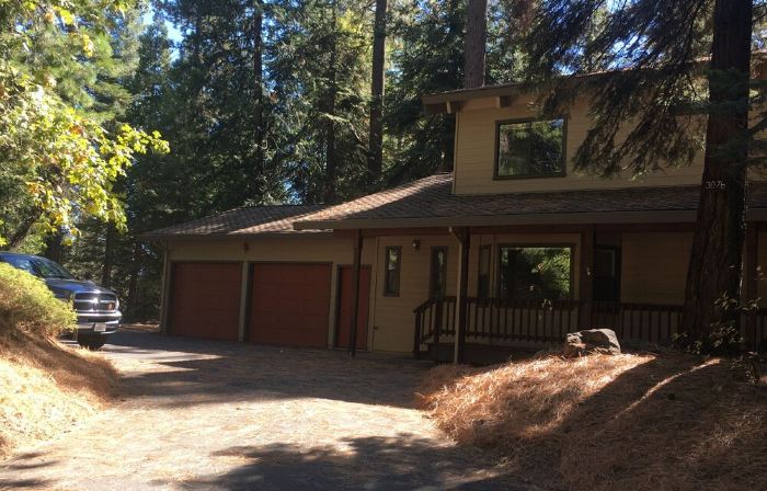 Ebbetts Pass Getaway - Awesome Easy Access Large Mountain Cabin