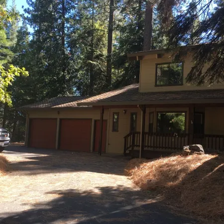 Ebbetts Pass Getaway - Awesome Easy Access Large Mountain Cabin