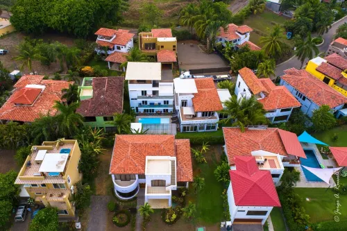 Steps from beach with private pool, rooftop terrace & swim up bar beach club! Playa Hermosa 호텔