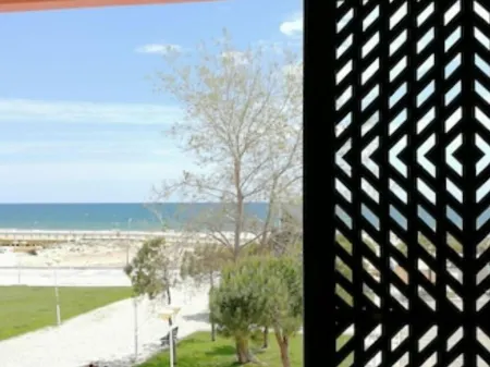 Beautiful beachfront apartment Отели в г. Monte Gordo