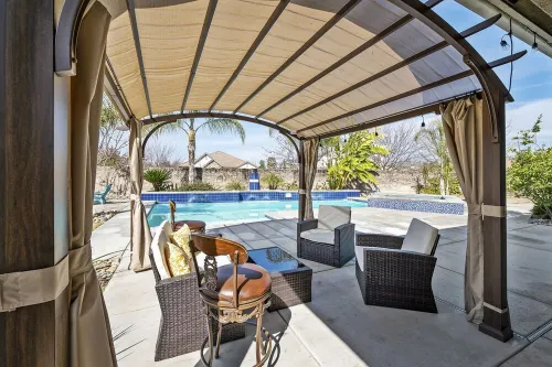 A Relaxing Retreat with Pool and Heated Jacuzzi near Sequoia Parks