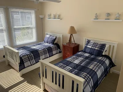 North Beach: Vacation Comfort Steps from the Beach Ship Bottom Beach 주변 호텔