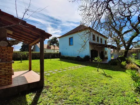 Cozy house in quiet village with generous outdoor space near Pombal