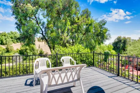 Cheerful 4 bedroom 3 bathroom house in Chino Hills Отели рядом с достопримечательностью «Big League Dreams Chino Hills»