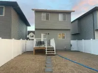 Exquisite 3 BR Villa with Double Garage-King Bed Hotels near Green Falls Plaza