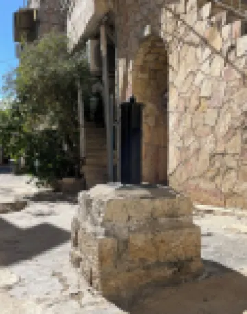 Charming Kosher Duplex with Balcony, City Center, Next to Machane Yehuda Market! Hotel a 