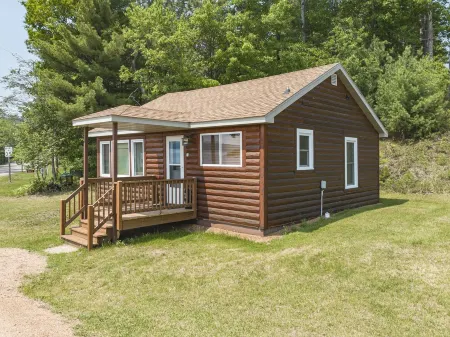 Neat and Clean Cottage on Virgin Lake... Pier Included!