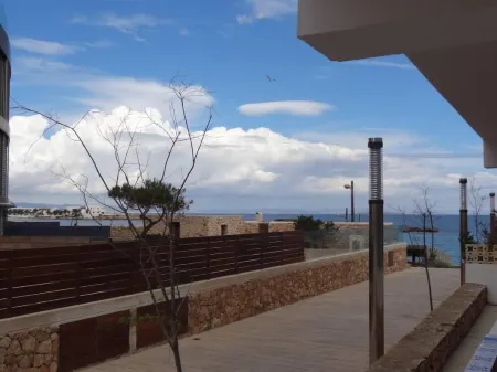 Es Pujols: APT. 1ST LINE WITH JACUZZI (ET-19 PL) Отели рядом с достопримечательностью «Форментера»