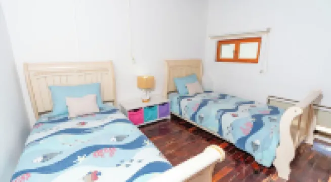 Amazing BeachFront, 3BR and 3.5BA, AC, great surfing! Free Parking