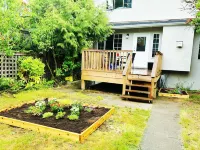 UBC trailhead villa ,beaches in10 minuteswalk,local boutique restaurant 5minutes
