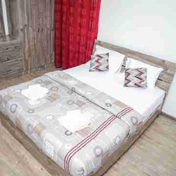 This is a brand new listing 2018 with new pool Rooms