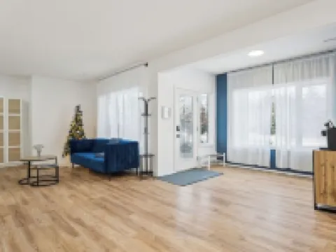 The Modern Lodge Retreat with INFRARED SAUNA & Amenities for Rest and Relaxation Hoteles en Cochrane