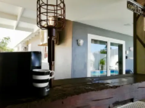 Beautiful studio with pool, very close to Eagle Beach 鷹海灘酒店