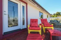 180 Water views + patios!