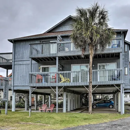 Breezy Murrells Inlet Condo w/ Deck: Walk to Beach