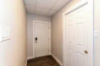 3bdrm unit on Whyte Ave Hotels in Whyte ave