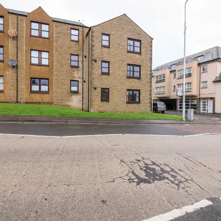 Central St Andrews 2 Bed Apartment - Free Parking