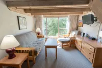 Sugarloaf Inn Hotels in Kingfield