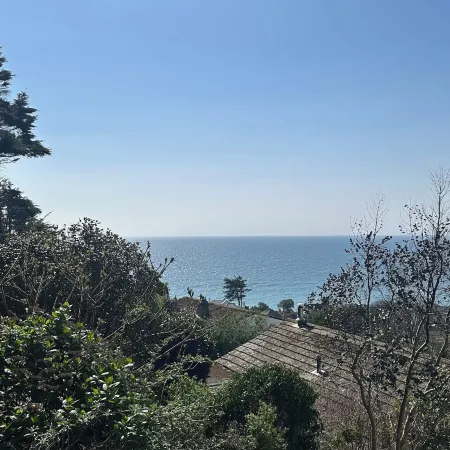 Waves Edge