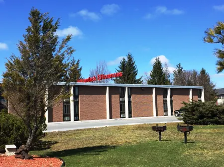 Adirondack Efficiencies Отели в г. Сакетс Харбор