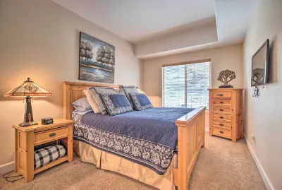 Mammoth Lakes Townhome - 10-min Walk to Village! Hotels near Mammoth Ski Museum