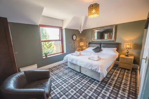 Compton Guest House - Homestays