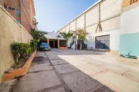 Capital O Hotel Casa Blanca - parking