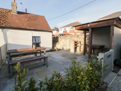 Eventide Отели рядом с достопримечательностью «Cellar Beach»