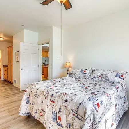 Riverfront Apt in Old Town Florence!