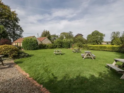 The Paddock Hotels near The Bishop's Palace & Gardens