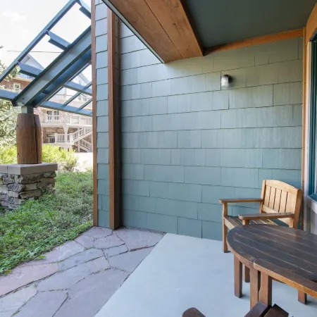 Contemporary Condo Easy Access to Slopes and the Village - Zephyr Mountain Lodge Premium-Rated 1102