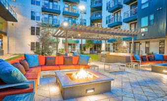 CozySuites at Town Lake