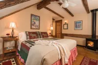 West Hill House B&B in MAD River Valley