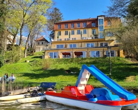 Strandhotel Vier Jahreszeiten Buckow Hotels in Markisch-Oderland